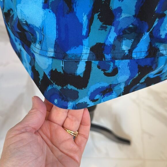 Scrubletics Women's Patterned Blue Two Tone  Short Sleeve Scrub Top Sz XS - Picture 7 of 11